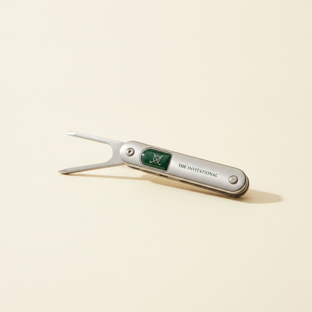 Switchblade divot tool